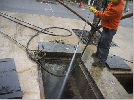 灵台池底污泥如何清理